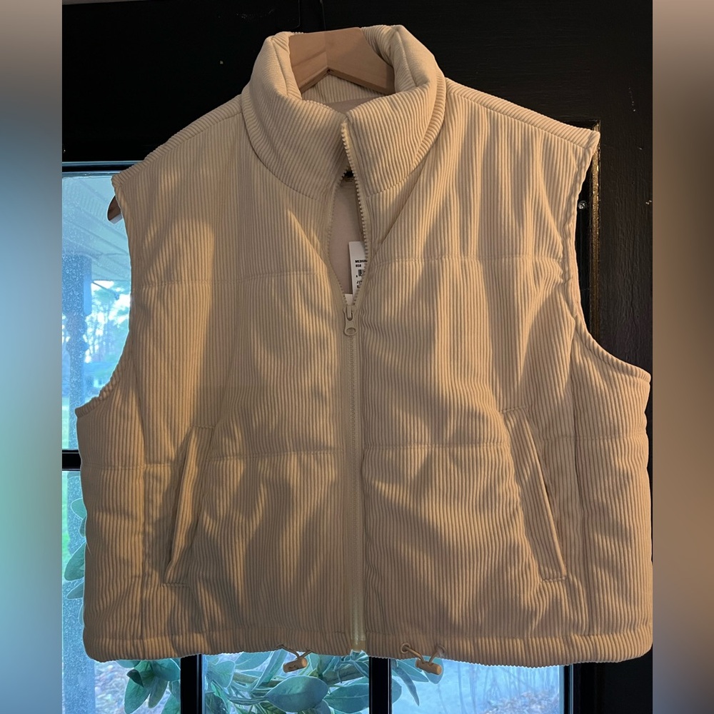 NWT Thread and Supply Women’s Crop Puffer Vest